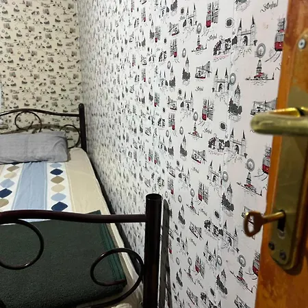 Men's In Fatih, Хостел *